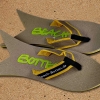 Badetrenner, Zehenschuhe, BeachBotten im Sand stehend, Modell Color Shark, beige