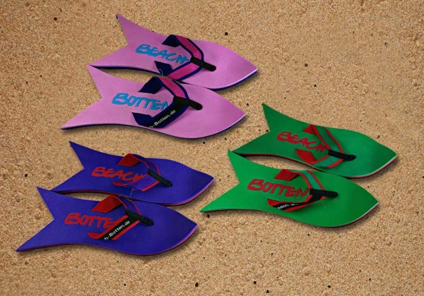 Badetrenner, Zehenschuhe, BeachBotten im Sand stehend, Modell Color Shark, Kategoriebild, lila, pink, grün