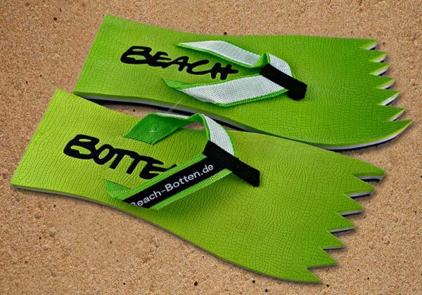 Badetrenner, Zehenlatschen, BeachBotten im Sand stehend, Modell Color Punk, hellgrün