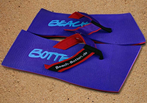 Badelatschen, Zehentrenner, BeachBotten im Sand liegend, Modell Color Original, lila