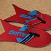 Badetrenner, Zehenschuhe, BeachBotten im Sand stehend, Modell Color Shark, rot
