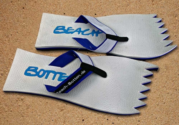 Badetrenner, Zehenlatschen, BeachBotten im Sand stehend, Modell Color Punk, weiß
