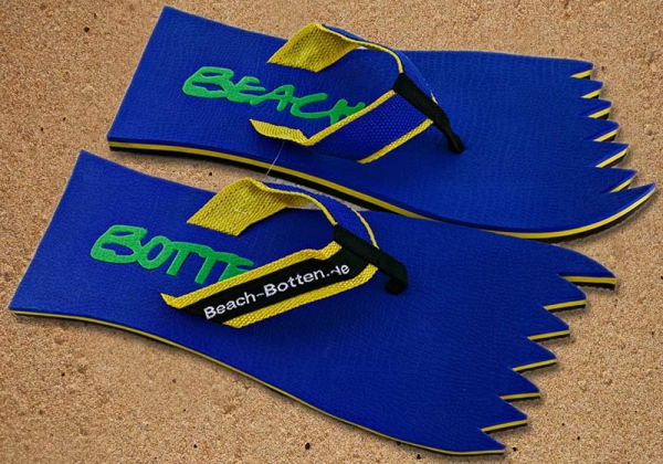 Badetrenner, Zehenlatschen, BeachBotten im Sand stehend, Modell Color Punk, blau